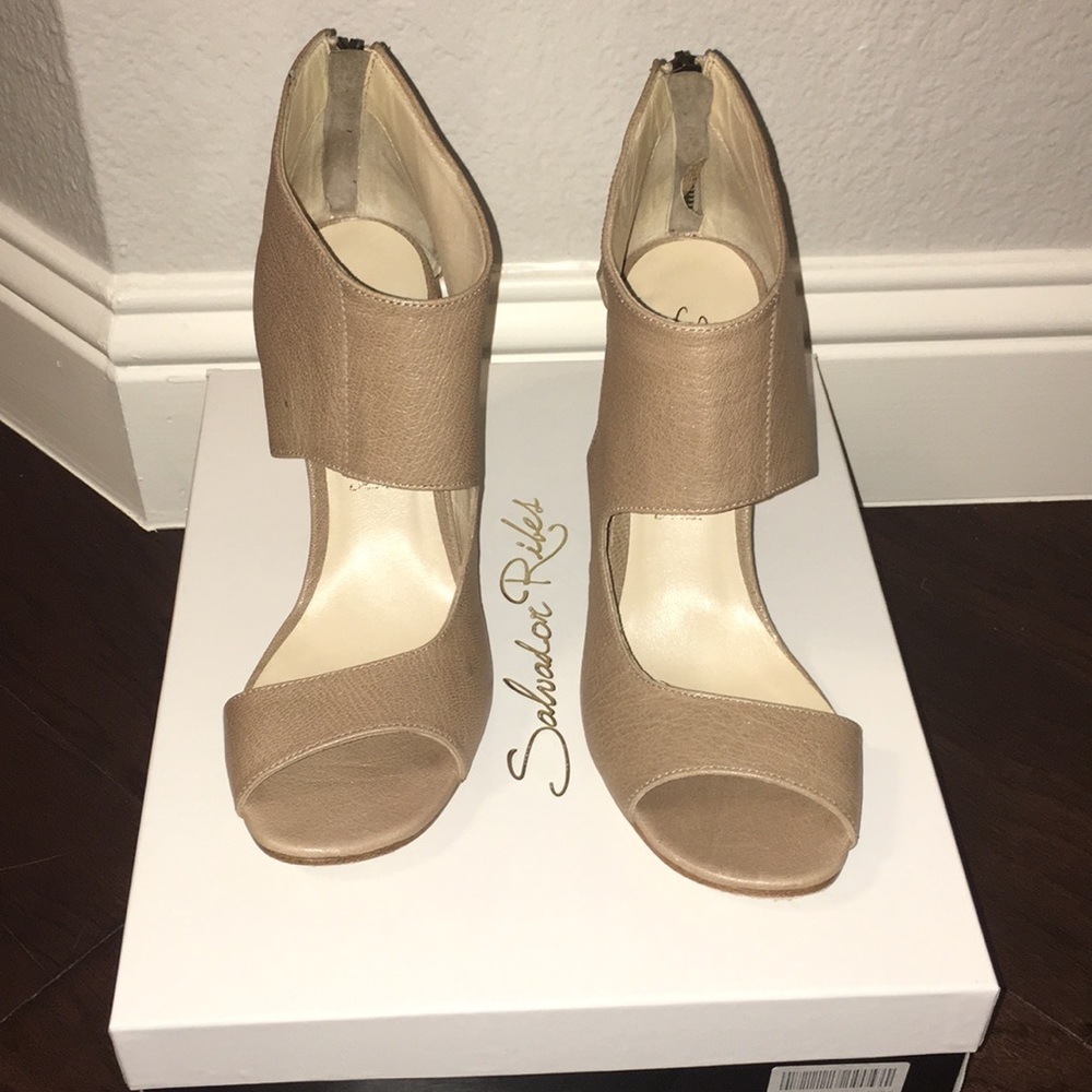 Salvador Ribes Tan  square heel sandals
